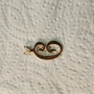 14k gold vintage C initial